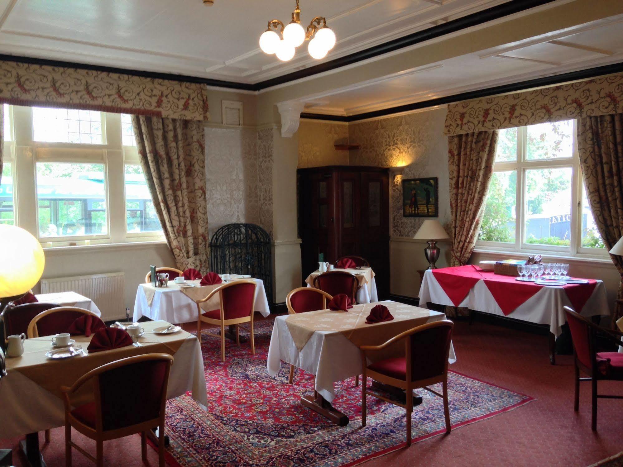 Station Hotel Ashbourne  Extérieur photo
