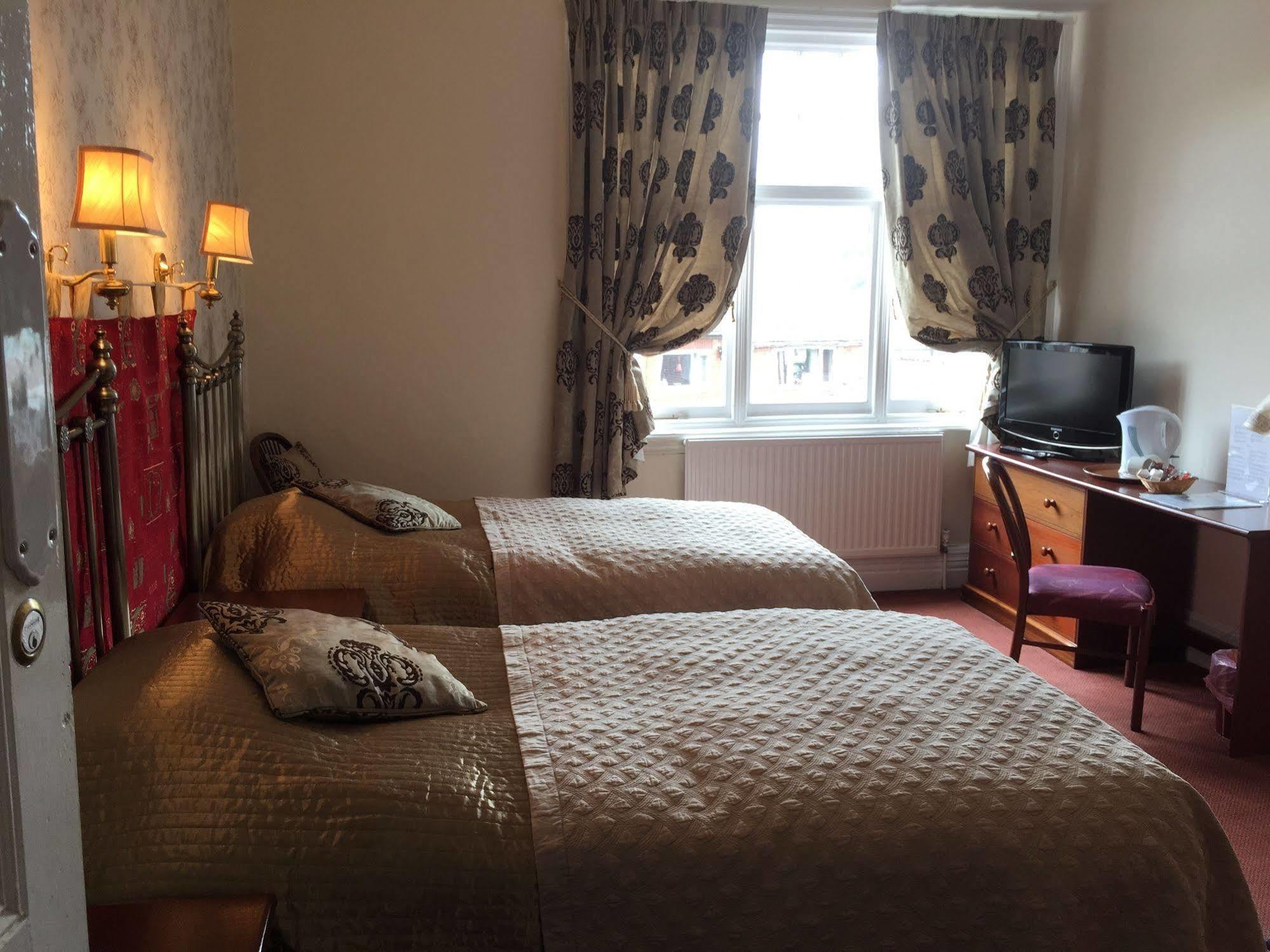 Station Hotel Ashbourne  Extérieur photo